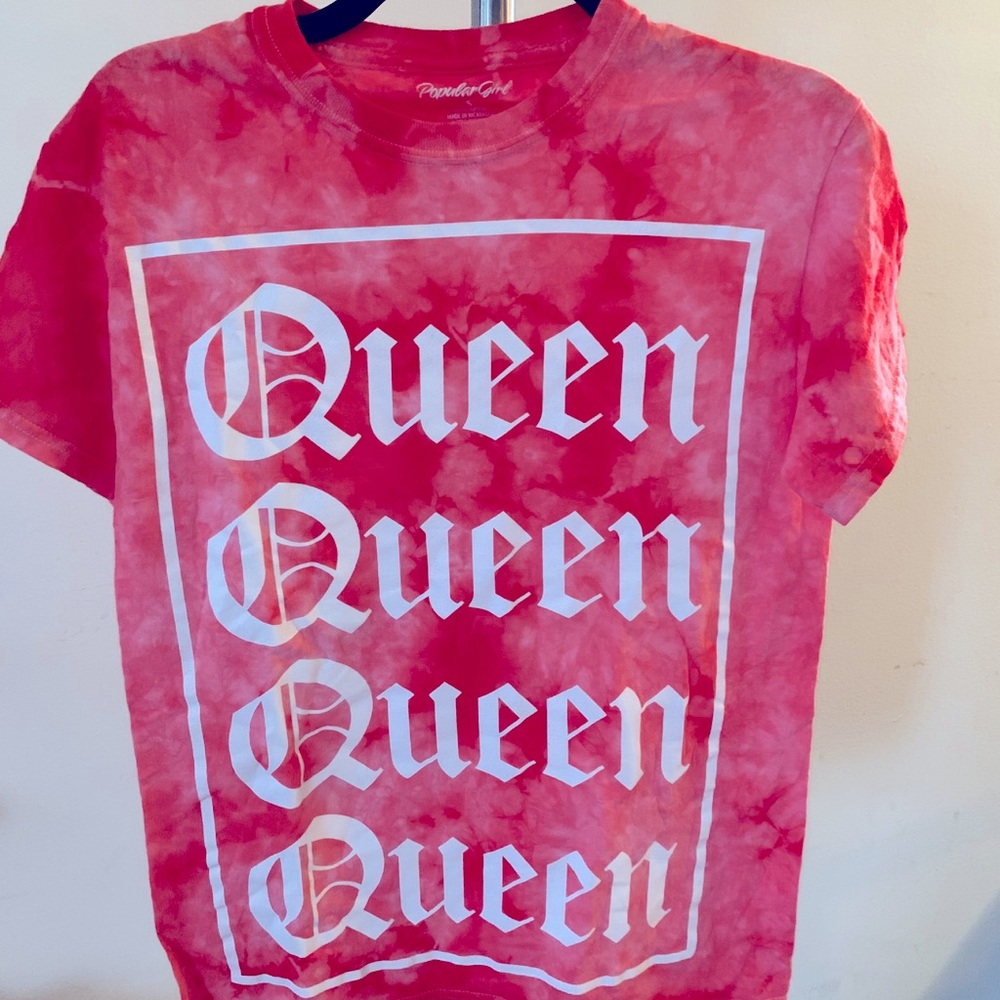 Small women’s tie dye tee